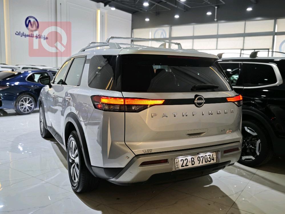 نیسان پاسفایندەر